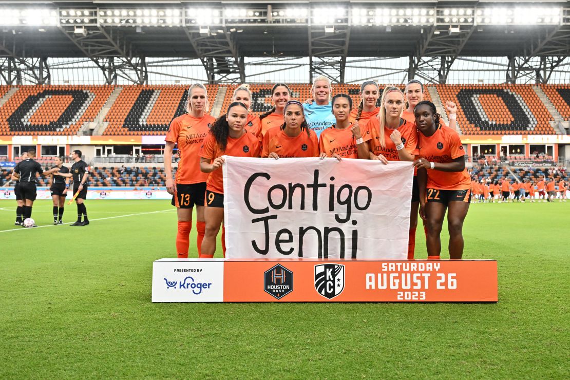 The starting eleven for Houston Dash hold a sign in support of   Hermoso. 
