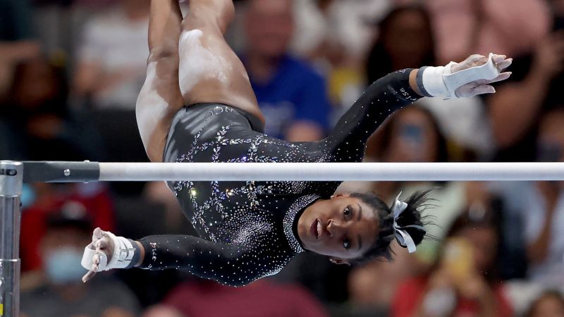 Photo of Simone Biles schreibt Geschichte bei den USA Gymnastics Championships, indem sie ihren achten Titel im Mehrkampf gewinnt