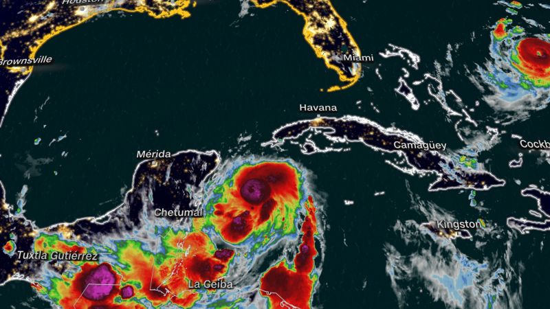 Тропическата буря Идалия се засилва бързо докато се движи към