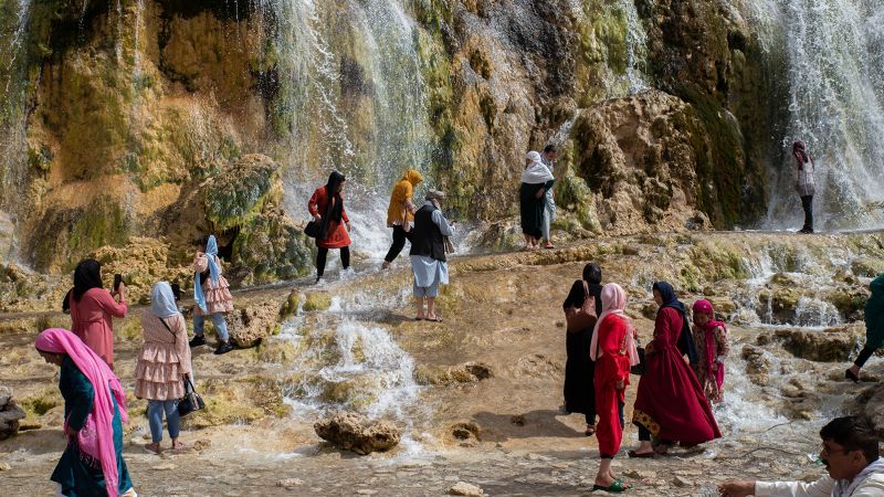 Националният парк Band e Amir в Афганистан е известен с
