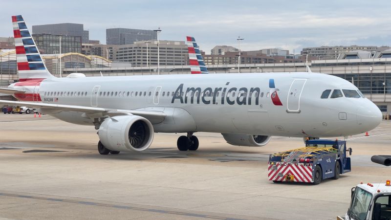 Read more about the article DOT issues largest-ever fine to American Airlines for tarmac delays – CNN