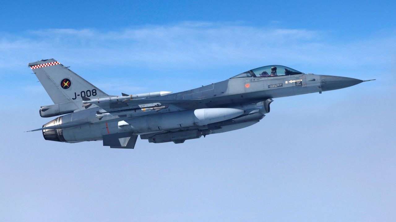 Netherlands' Air Force F-16 fighter jet flies during a media day illustrating how NATO Air Policing safeguards the Allies' airspace in the northern and northeastern region of the Alliance, July 4, 2023. REUTERS/Piroschka van de Wouw