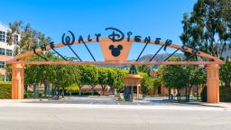  БЪРБАНК, Калифорния – 24 ЮНИ: Общи изгледи на корпоративната централа на The Walt Disney Company, домът на Walt Disney Studios на 24 юни 2022 г. в Бърбанк, Калифорния. (Снимка от AaronP/Bauer-Griffin/GC Images)