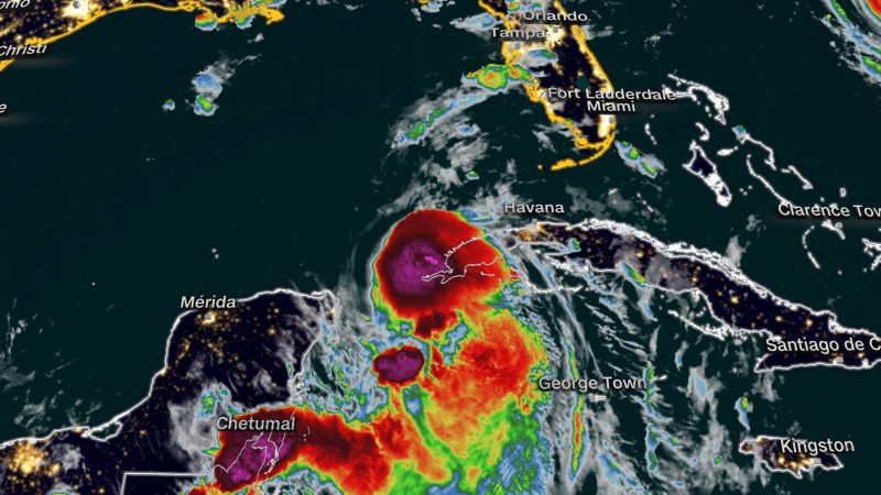 Italië, Florida: De tropische storm zal naar verwachting snel heviger worden en dreigt aan land te komen als een orkaan van categorie 3.