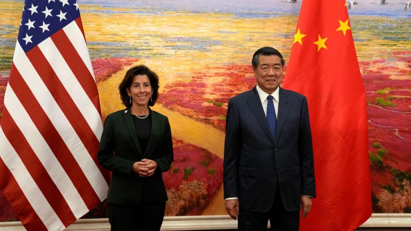 САЩ не се опитват да задържат икономиката на Китай, казва министърът на търговията Раймондо