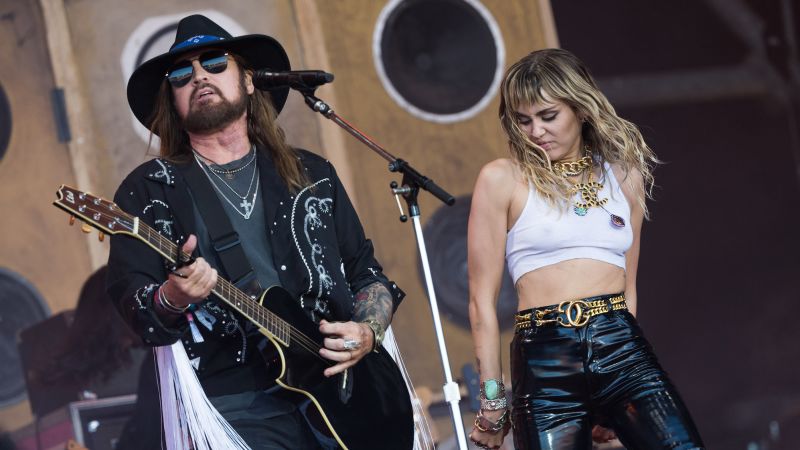 NextImg:Miley Cyrus and dad Billy Ray Cyrus have 'wildly different' relationships with fame | CNN
