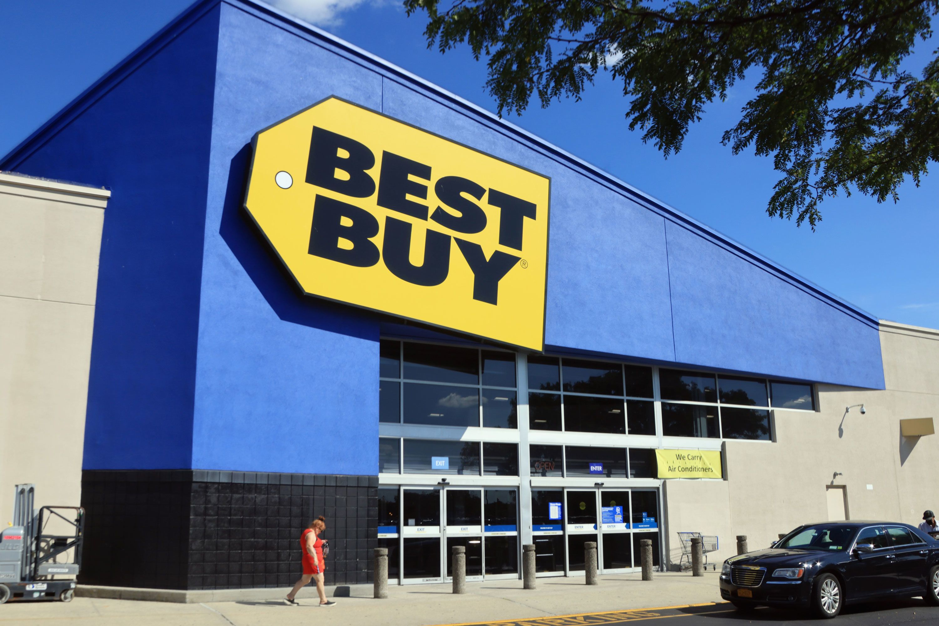 Best Buy sees lower TV, computer sales as inflation hits shoppers