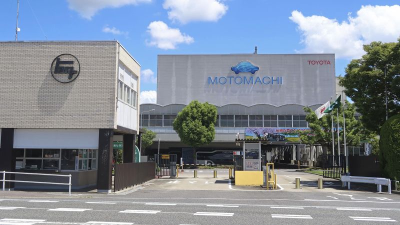 Toyota спира производството в японските си заводи след проблем във веригата за доставки