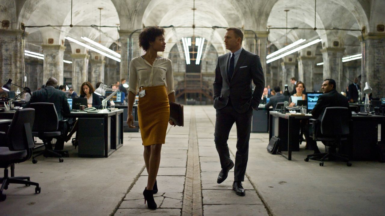 SKYFALL, from left: Naomie Harris, Daniel Craig as James Bond, 2012. ph: Francois Duhamel/©Columbia Pictures/courtesy Everett Collection