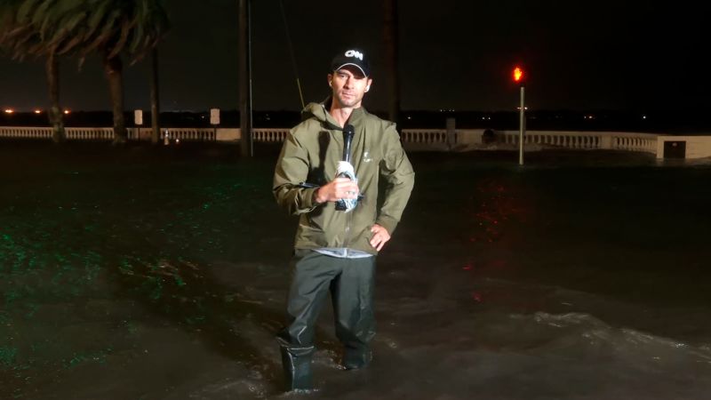 Idalia set to make historic landfall in Florida. See the scene in Tampa  | CNN