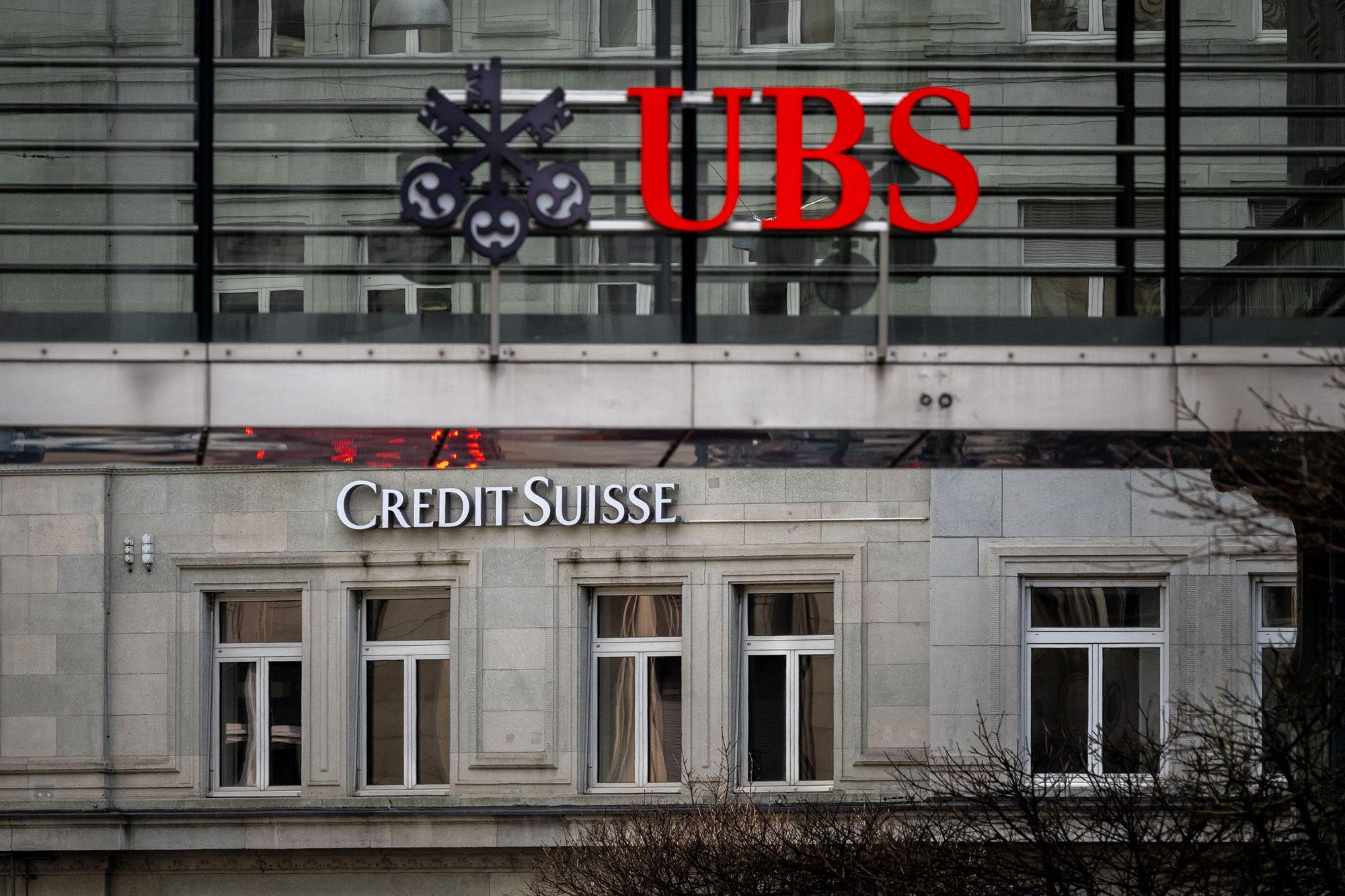 Banqueiros do Credit Suisse lutam para manter empregos no UBS, diz Reuters  – Money Times