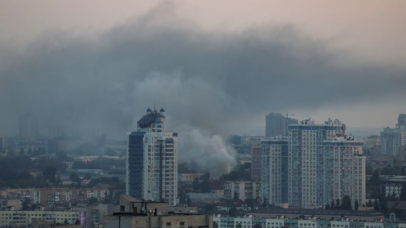 Rusko je svědkem největšího dronového útoku na svém území od invaze na Ukrajinu, když Kyjev vrací úder přes oblohu