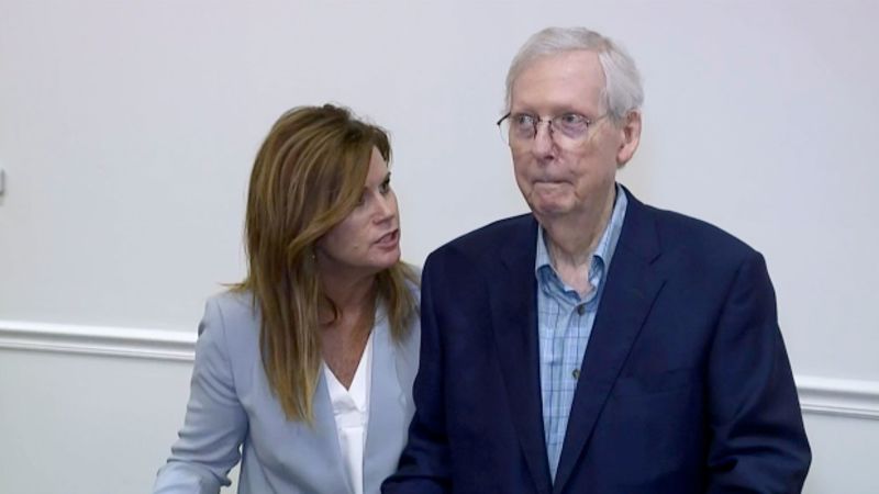 Le moment figé de McConnell renouvelle les questions sur les dirigeants américains âgés