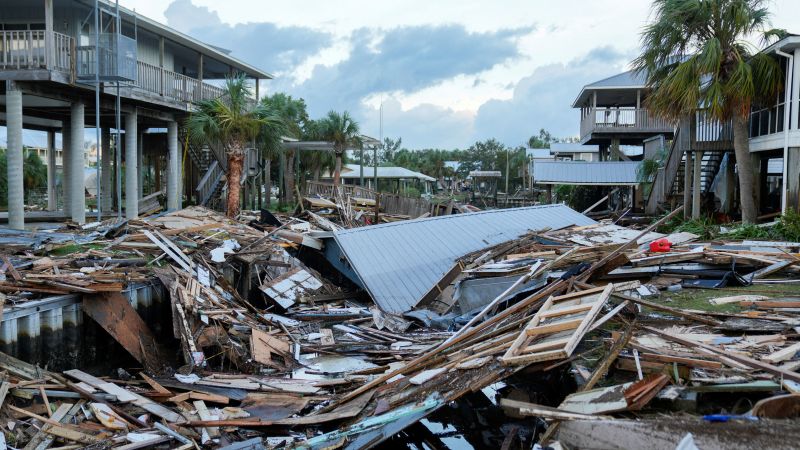 Байдън обявява голямо бедствие във Флорида след урагана Идалия