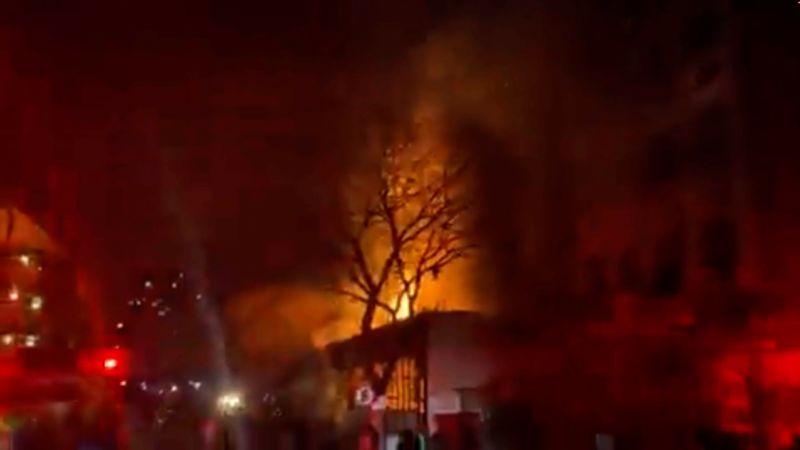 दक्षिण अफ्रीका में जोहान्सबर्ग की एक इमारत में आग लगने से मरने वालों की संख्या बढ़कर 73 हो गई है