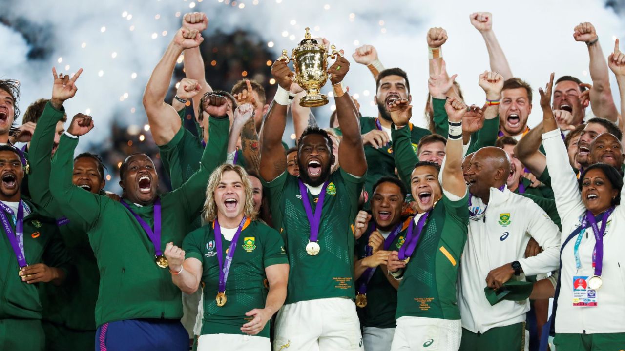 South Africa's flanker Siya Kolisi (C) lifts the Webb Ellis Cup as they celebrate winning the Japan 2019 Rugby World Cup final match between England and South Africa at the International Stadium Yokohama in Yokohama on November 2, 2019. (Photo by Odd ANDERSEN / AFP) (Photo by ODD ANDERSEN/AFP via Getty Images)