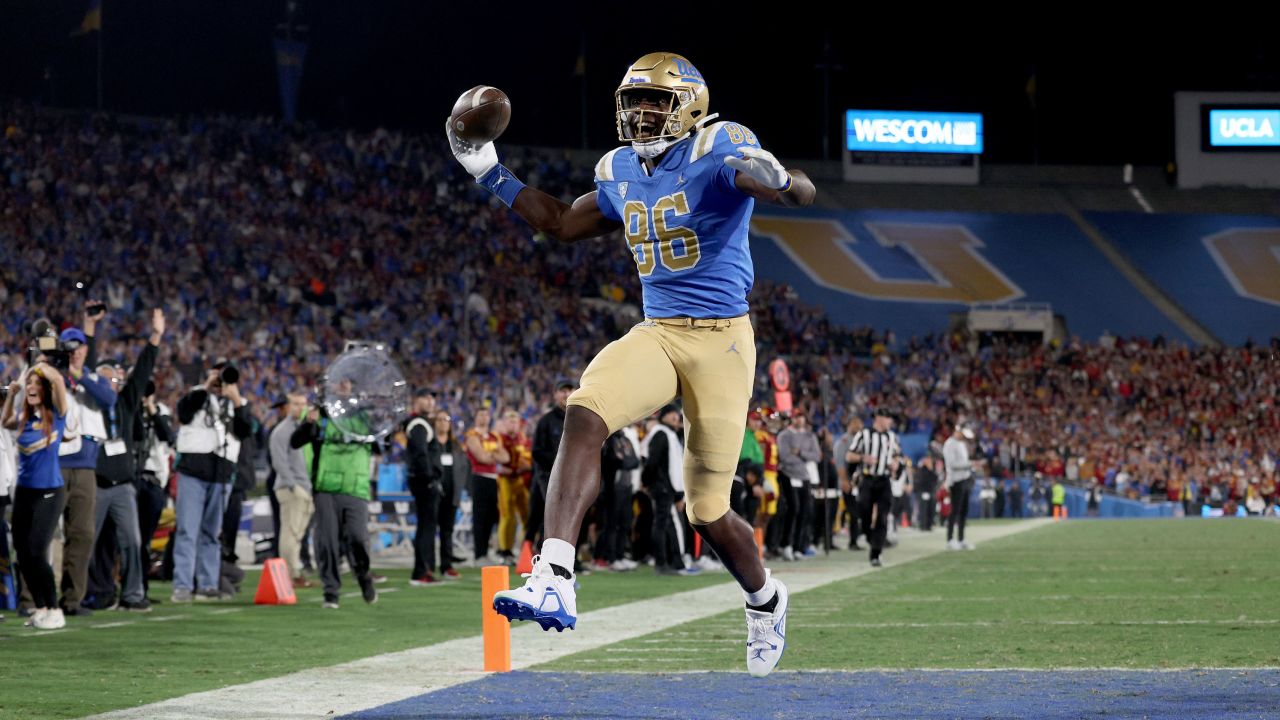 PASADENA, CALIFORNIA - NOVEMBER 19: Michael Ezeike #86 of the UCLA Bruins celebrates after scoring a touchdown against the USC Trojans during the first quarter in the game at Rose Bowl on November 19, 2022 in Pasadena, California. (Photo by Harry How/Getty Images)