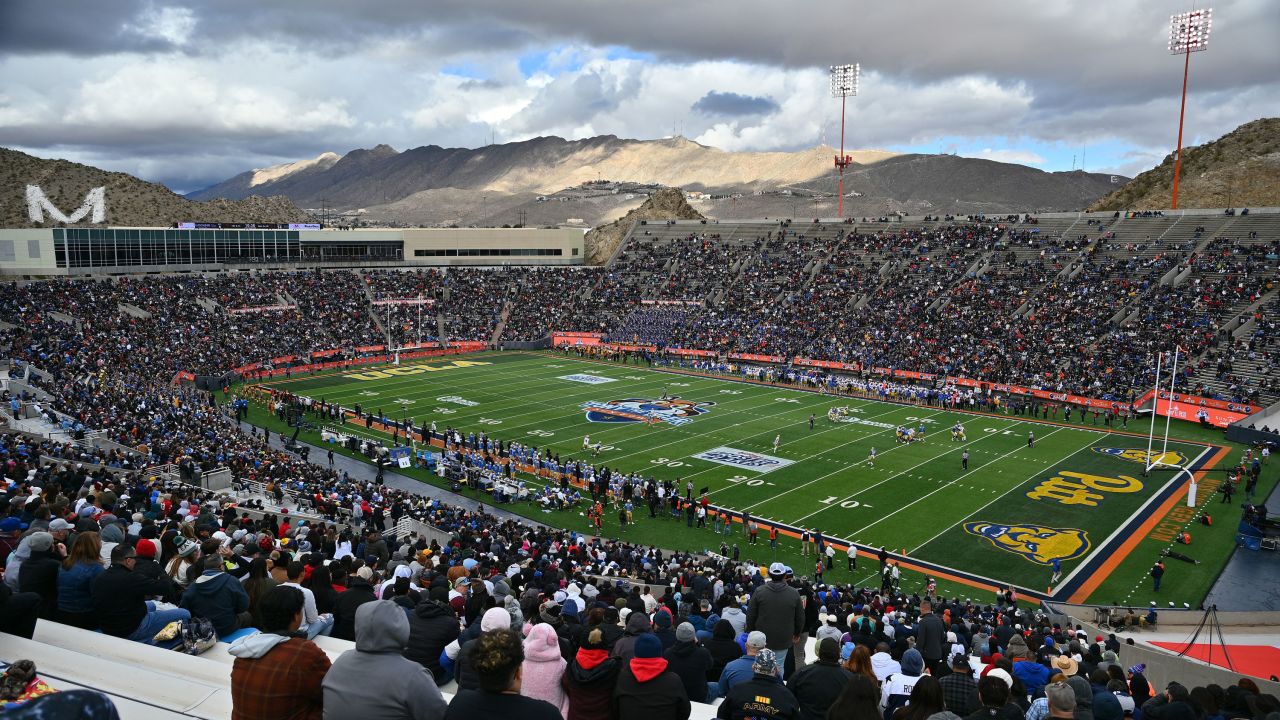 EL PASO, TEXAS - DECEMBER 30: The UCLA Bruins and the Pittsburgh Panthers play during the first half of the Tony the Tiger Sun Bowl game at Sun Bowl Stadium on December 30, 2022 in El Paso, Texas. (Photo by Sam Wasson/Getty Images)