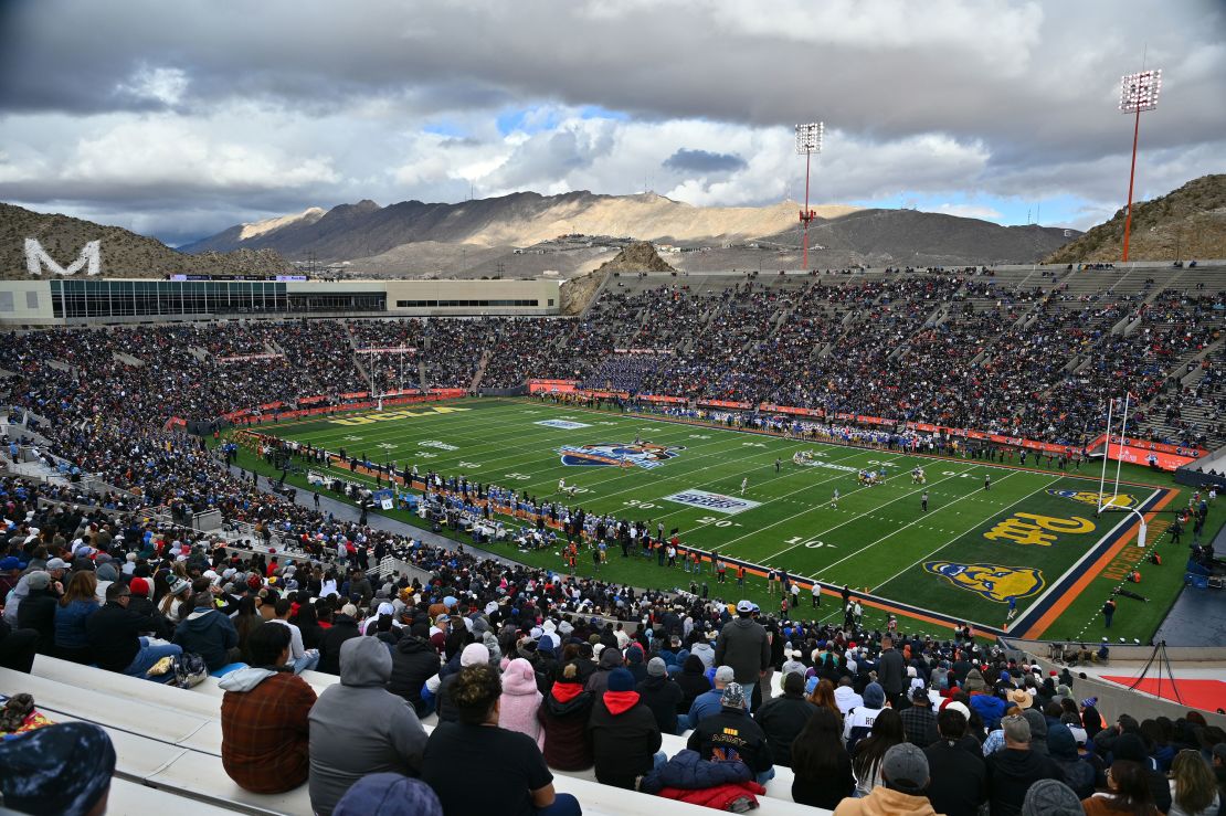 EL PASO, TEXAS - DECEMBER 30: The UCLA Bruins and the Pittsburgh Panthers play during the first half of the Tony the Tiger Sun Bowl game at Sun Bowl Stadium on December 30, 2022 in El Paso, Texas. (Photo by Sam Wasson/Getty Images)