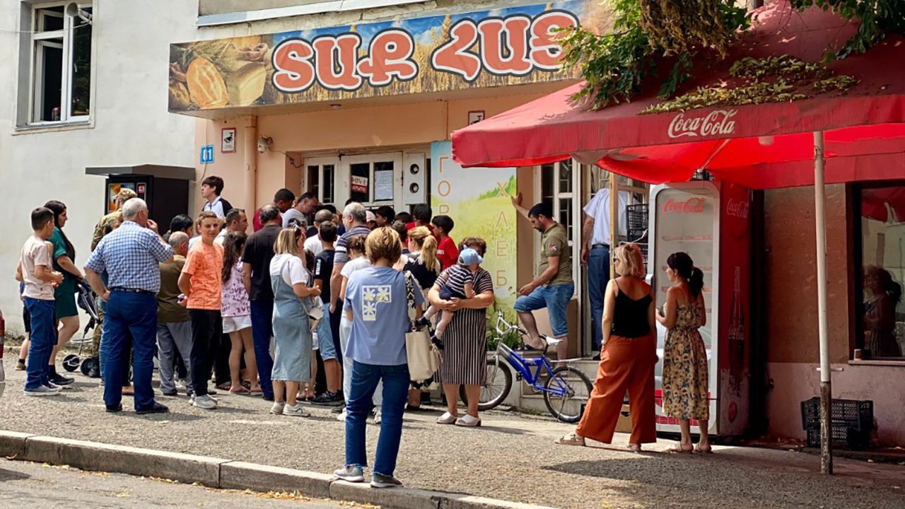 Bread queues form outside a bakery in Tumanyan Street, Stepanakert. (Photo provided by the office of the Ombudsman of the Artsakh Republic.)