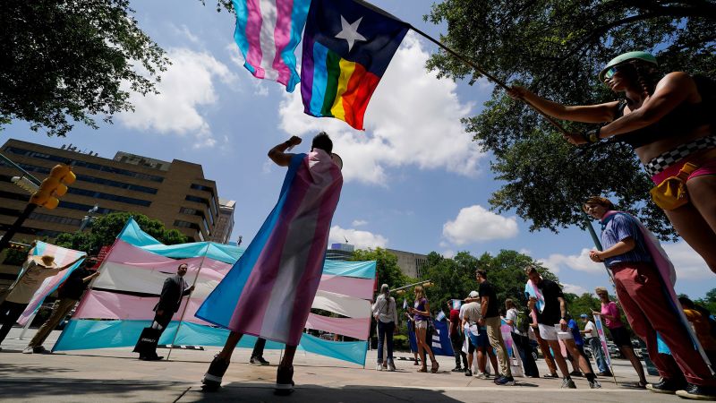 Върховният съд на Тексас позволява забраната за потвърждаване на пола за повечето непълнолетни да влезе в сила в петък