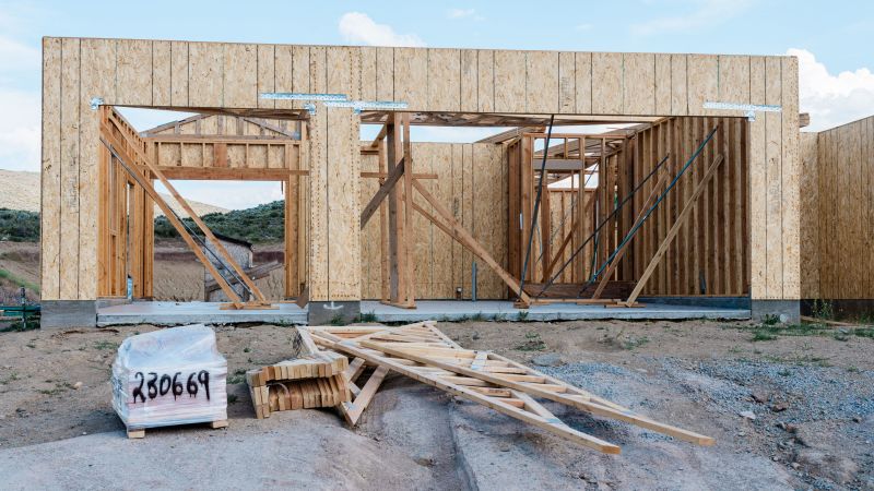 Акциите на производителите на жилища блестят, тъй като бъдещите купувачи се насочват към ново строителство
