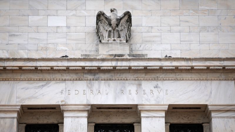 NextImg:What the August jobs report means for the Fed | CNN Business