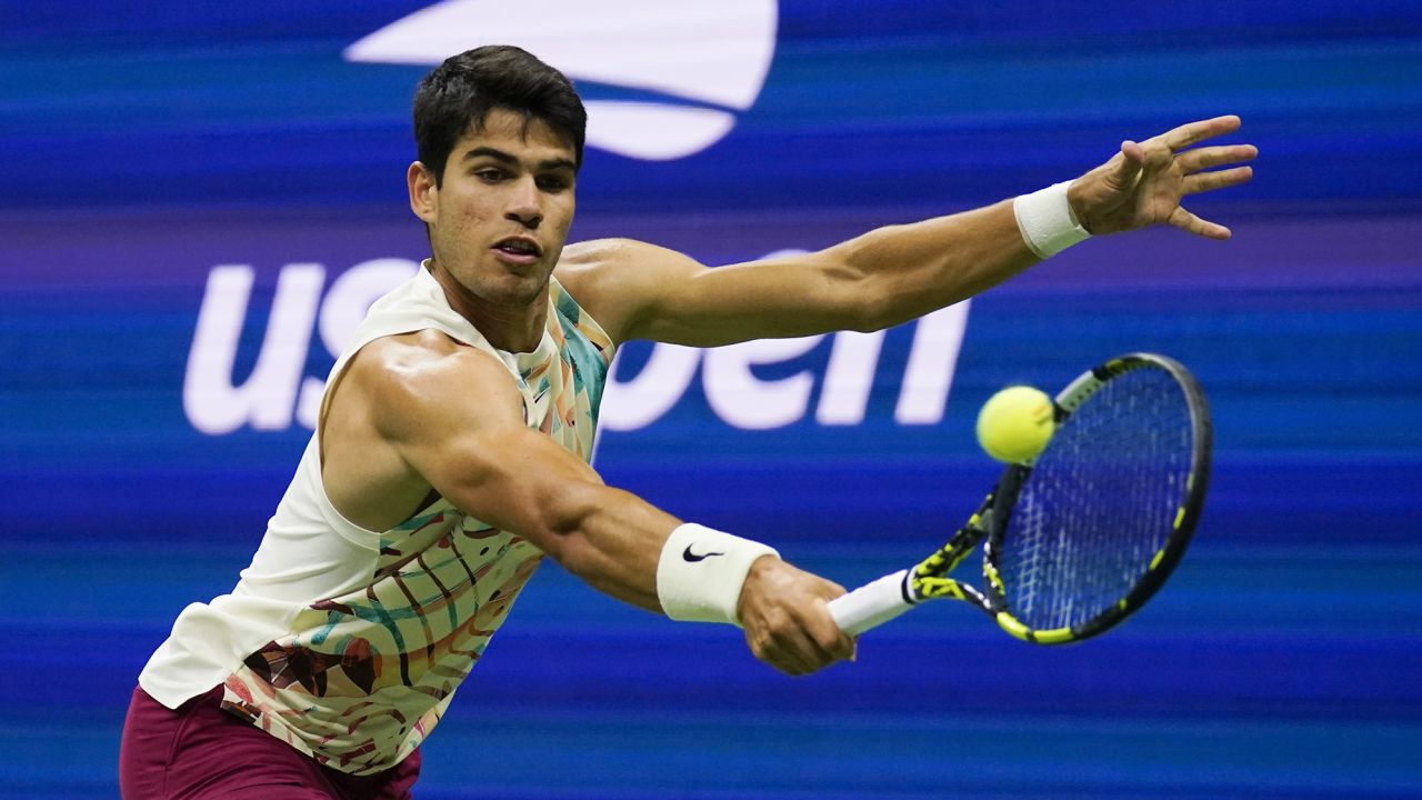 Carlos Alcaraz wins in straight sets to advance to third round of US Open 1 Carlos Alcaraz of Spain returns a shot to Lloyd Harris of South Africa during the second round of the US Open tennis championships, Thursday, August 31, 2023, in New York. (AP Photo/Charles Krupa)