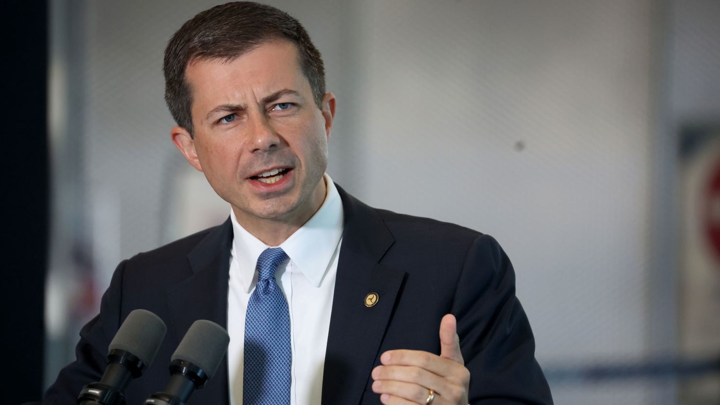 Sec. Buttigieg looking for reductions in unruly passengers, close calls