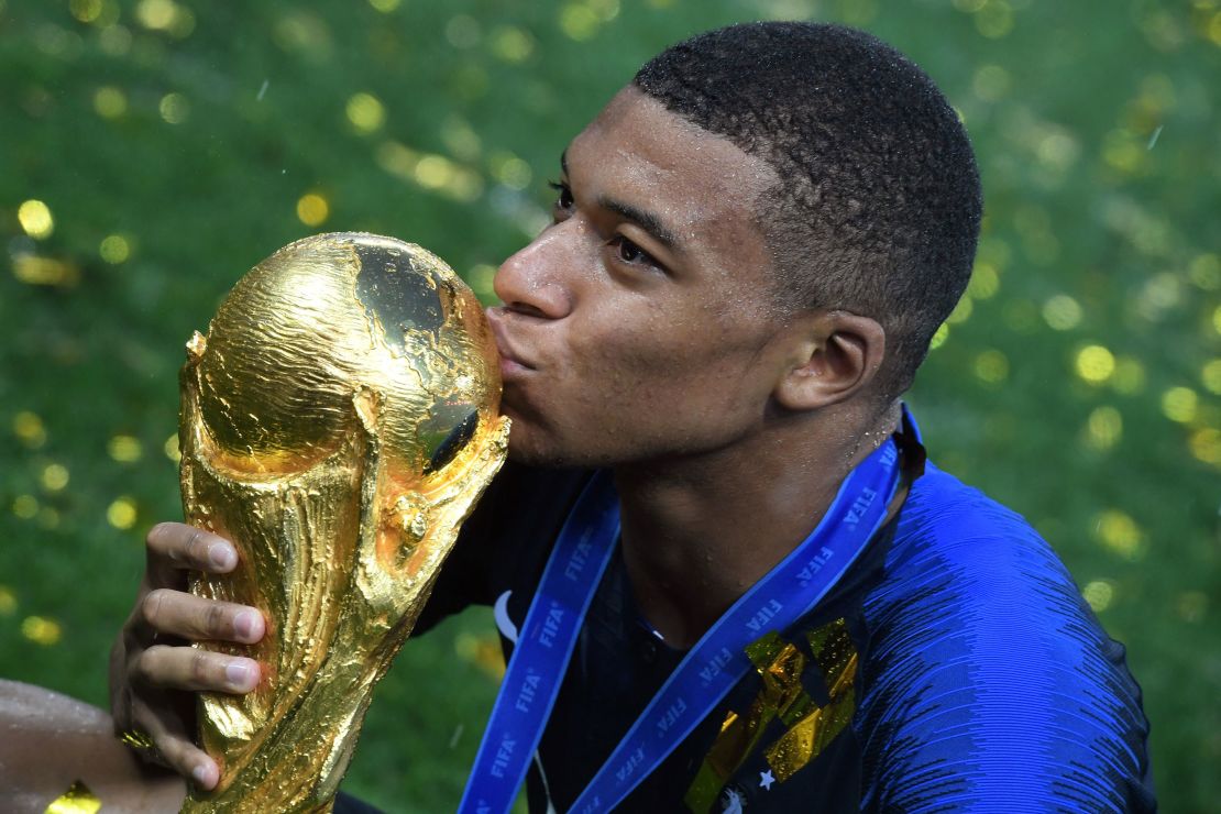 TOPSHOT - France's forward Kylian Mbappe kisses the trophy at the end of the Russia 2018 World Cup final football match between France and Croatia at the Luzhniki Stadium in Moscow on July 15, 2018. (Photo by Kirill KUDRYAVTSEV / AFP) / RESTRICTED TO EDITORIAL USE - NO MOBILE PUSH ALERTS/DOWNLOADS        (Photo credit should read KIRILL KUDRYAVTSEV/AFP via Getty Images)