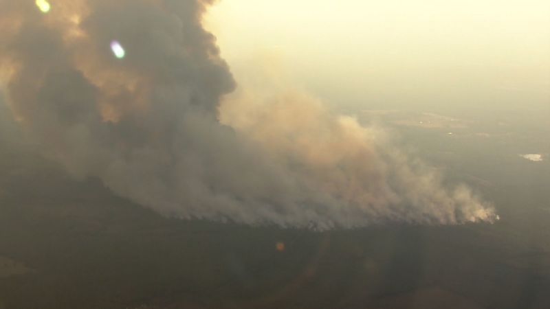 Голям горски пожар, горящ на 500 акра в Хънтсвил, Тексас,
