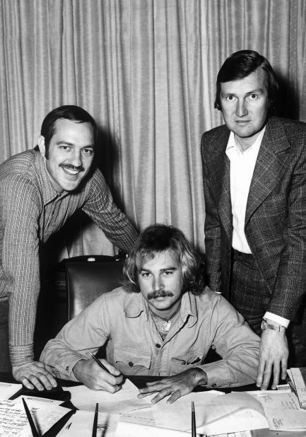 Buffett, center, signs a contract with ABC/Dunhill Records in 1973 in Nashville, Tennessee.