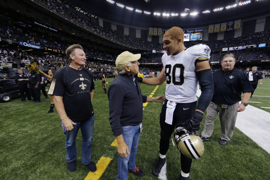 Buffett talks with New Orleans Saints tight end Jimmy Graham after an NFL game against the Minnesota Vikings in 2014. According to a FOX 8 interview, Buffett was a Saints fan "since day one."