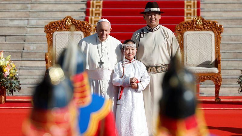 Папа Франциск официално започна своето 8000-километрово пътуване до Монголия в