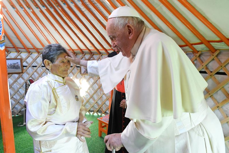 A 10-hour Flight To Meet 1,500 Catholics: The Pope Visits Mongolia | CNN