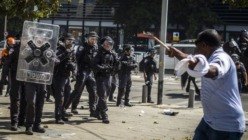 NextImg:More than 100 injured in violent disturbances in Tel Aviv involving Eritrean nationals | CNN
