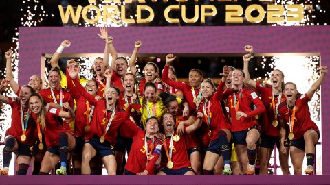 SYDNEY, AUSTRALIA - AUGUST 20: Ivana Andres of Spain and teammates celebrate with the FIFA Women's World Cup Trophy following victory in the FIFA Women's World Cup Australia & New Zealand 2023 Final match between Spain and England at Stadium Australia on August 20, 2023 in Sydney / Gadigal, Australia. (Photo by Maddie Meyer - FIFA/FIFA via Getty Images)