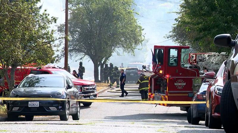 4 души, включително 2 деца, намерени мъртви на „място на насилие“, включващо пожар в къща