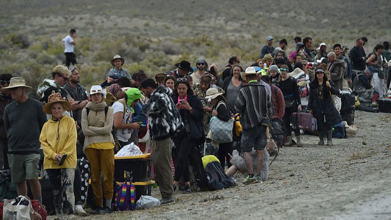 Burning Man: Tysiące widzów festiwalu utknęło na pustyni Nevada po deszczu