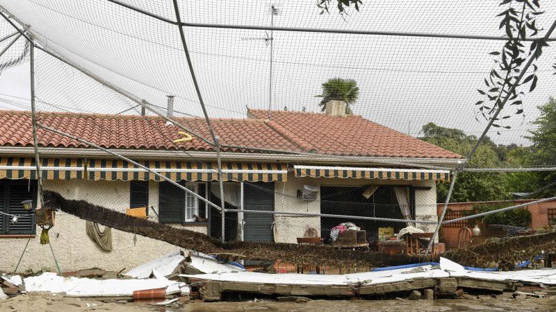 عاصفة إسبانيا: أمطار غزيرة تضرب البلاد، مما أسفر عن مقتل شخصين على الأقل