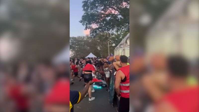 Video shows fans storm gates after Electric Zoo reaches capacity
