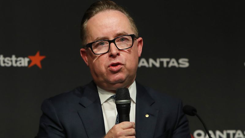 Изпълнителният директор на Qantas ще се оттегли предсрочно, тъй като репутацията на авиокомпанията е под лупа
