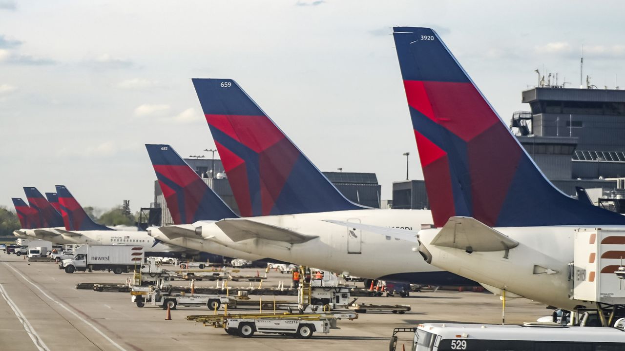 ATLANTA, GEORGIA, UNITED STATES - 2022/04/12: Delta airlines airplanes are seen parked at Hartsfield-Jackson International Airport in Atlanta. (Photo by Camilo Freedman/SOPA Images/LightRocket via Getty Images)