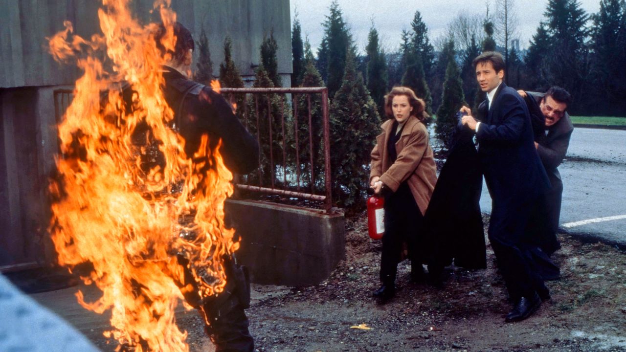 THE X-FILES, Gillian Anderson, David Duchovny, 1993-2018, ph: Ken Staniforth / TM and Copyright © Fox Network. All rights reserved./ Courtesy Everett Collection