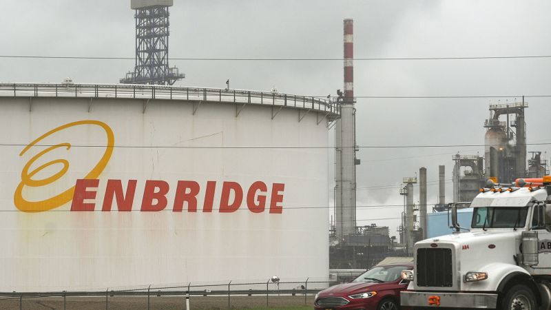 Канадският тръбопроводен оператор Enbridge Inc. обяви във вторник, че планира