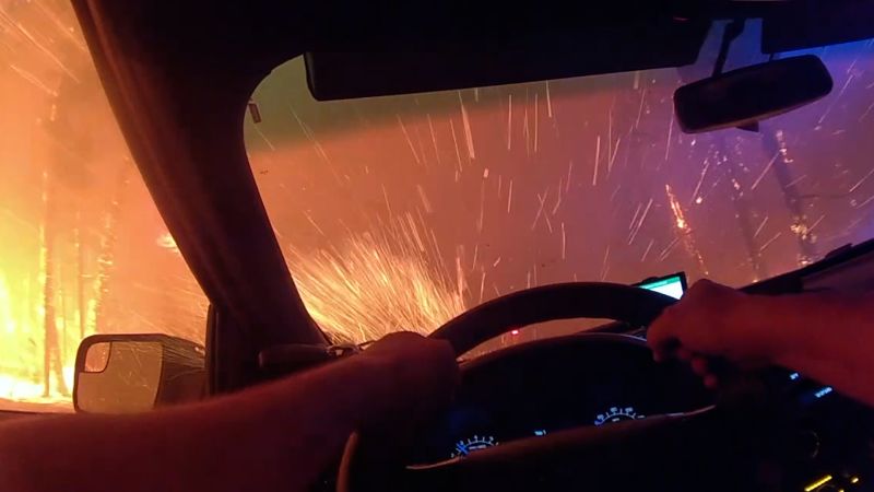 Video shows deputy racing through Oregon Road Fire flames to warn residents | CNN