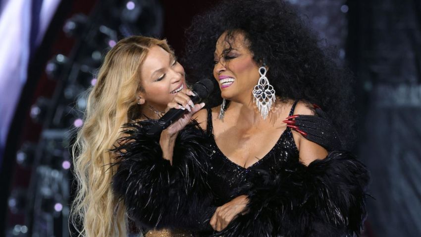 INGLEWOOD, CALIFORNIA - SEPTEMBER 04: (Editorial Use Only) (Exclusive Coverage) (L-R) Beyoncé and Diana Ross perform onstage during the "RENAISSANCE WORLD TOUR" at SoFi Stadium on September 04, 2023 in Inglewood, California. (Photo by Kevin Mazur/WireImage for Parkwood)