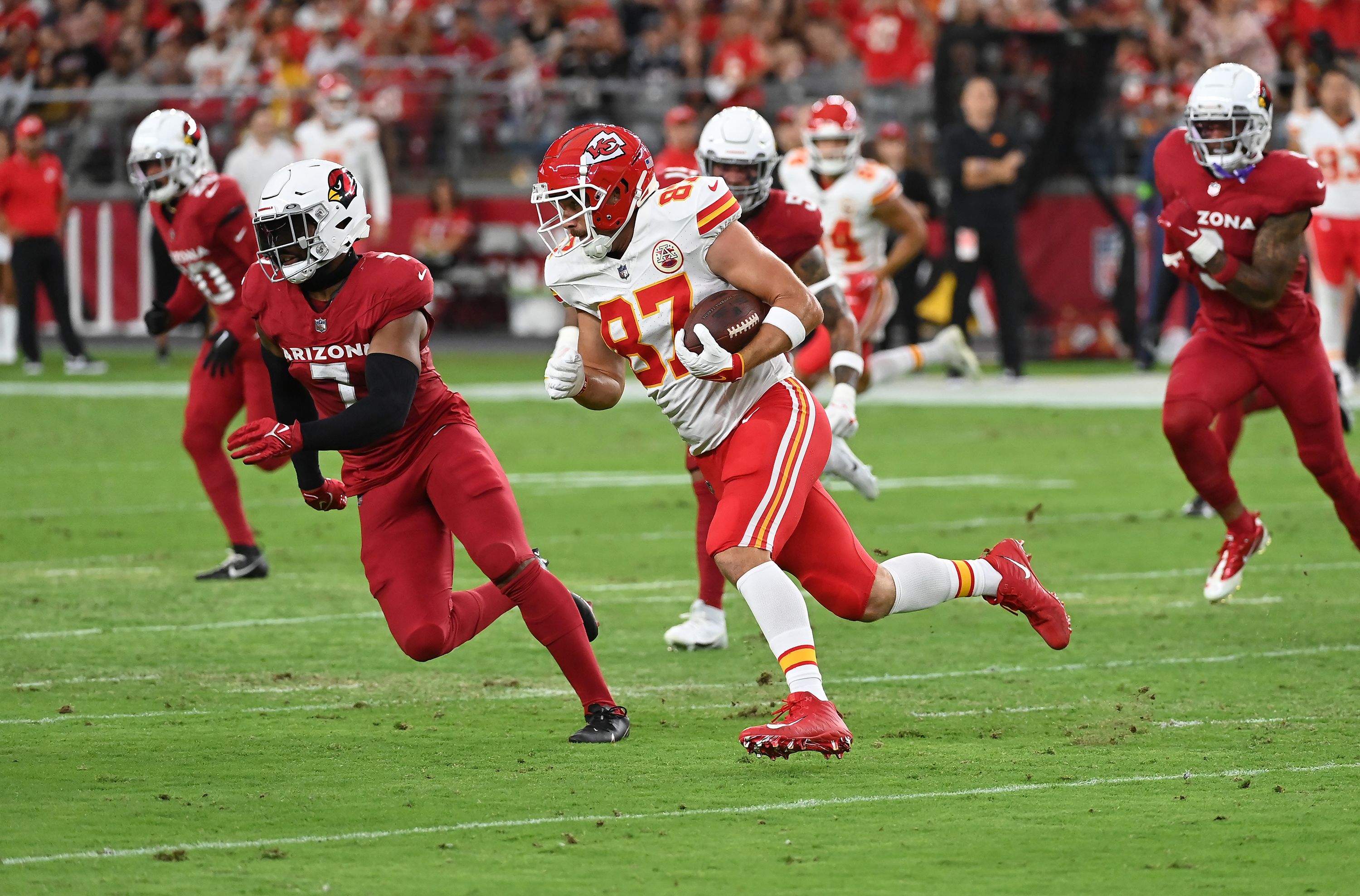 Travis Kelce becomes Chiefs franchise leader in receiving yards
