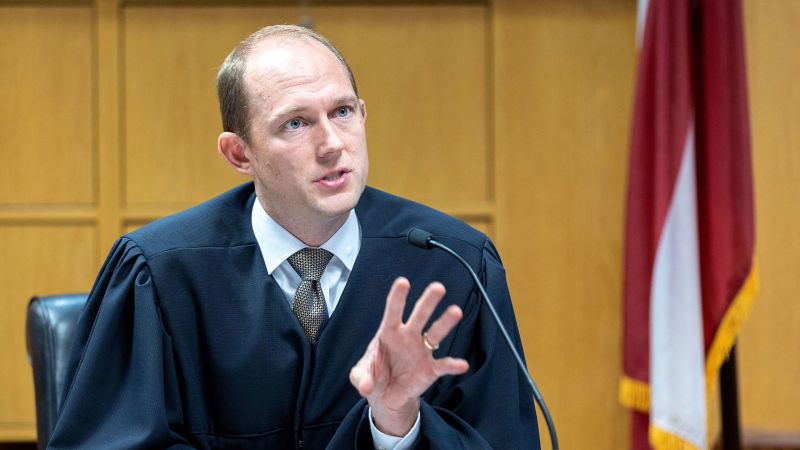Прокурорите от окръг Фултън сигнализират, че скоро може да предложат споразумения за признаване на вината