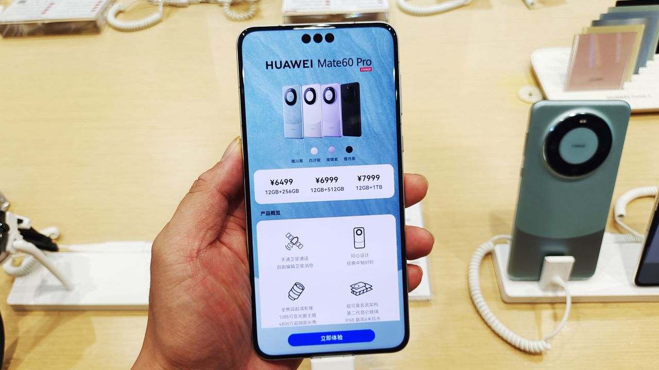 Customers experience the newly released Huawei Mate 60 Pro flagship phone at Huawei's flagship store in Shanghai, China, September 5, 2023. The phone comes with Huawei's latest Hormony 4.0 system, a Kirin 9000s chip, a satellite phone and 5G standard Internet speeds.
